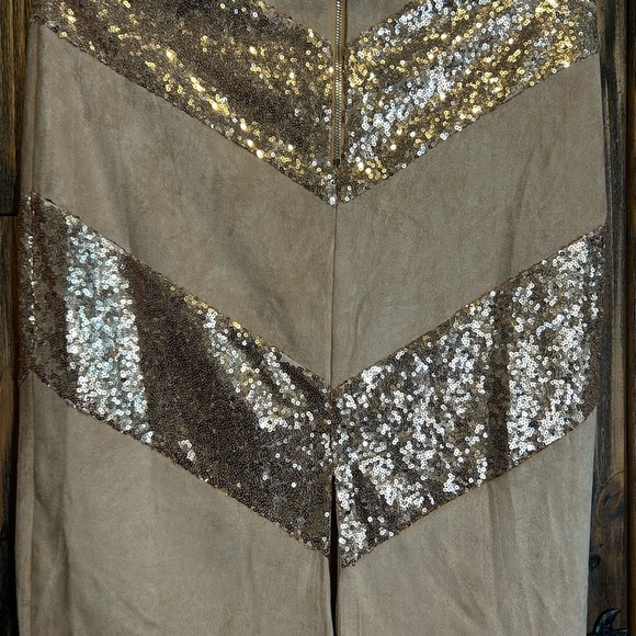 Tan skirt above the knee - Picture 2 of 6